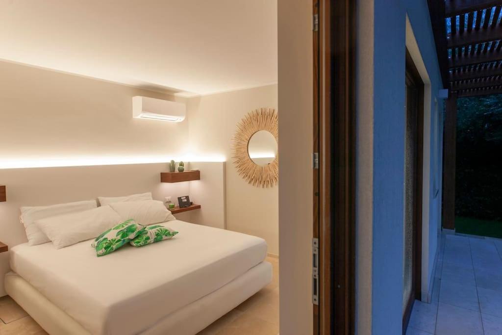 Spaziosa Villa Con Piscina E Giardino, 폴리나노 아마레 외부 사진