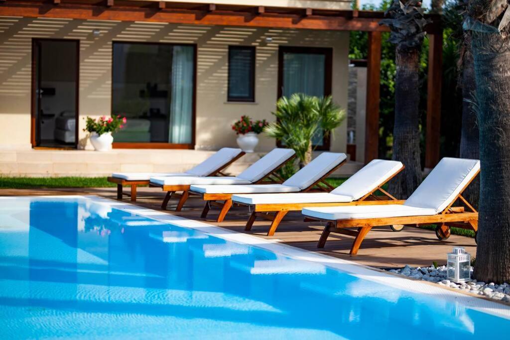 Spaziosa Villa Con Piscina E Giardino, 폴리나노 아마레 외부 사진