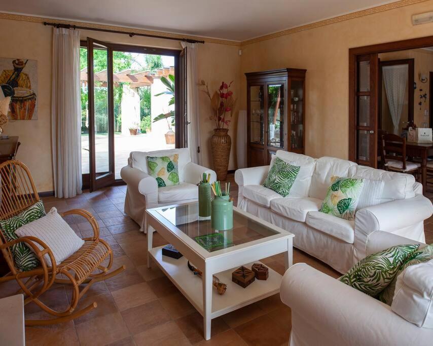 Spaziosa Villa Con Piscina E Giardino, 폴리나노 아마레 외부 사진