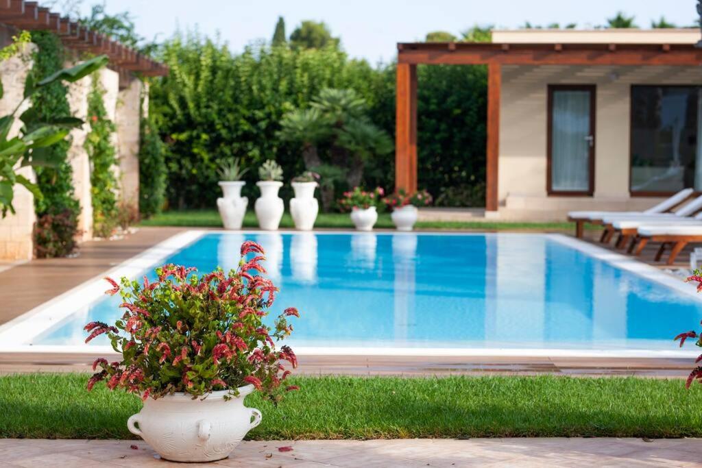 Spaziosa Villa Con Piscina E Giardino, 폴리나노 아마레 외부 사진